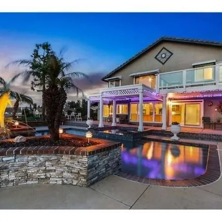 Majestic Anaheim Panorama Hill Home With Sunset